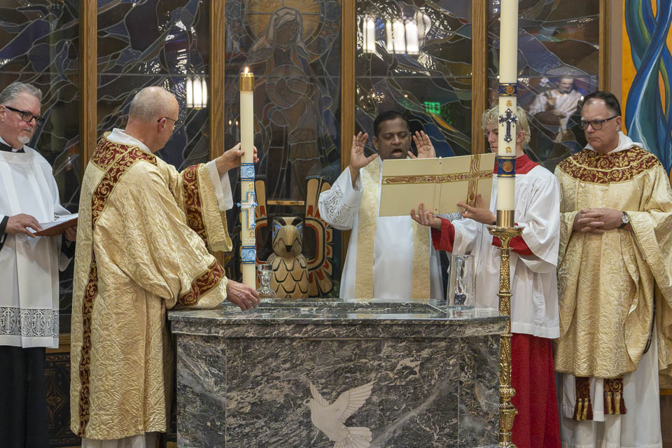 2026-StMary-EasterVigil (53 of 215).jpg